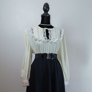 Vintage Willow Creek Nightgown, lace & ribbon